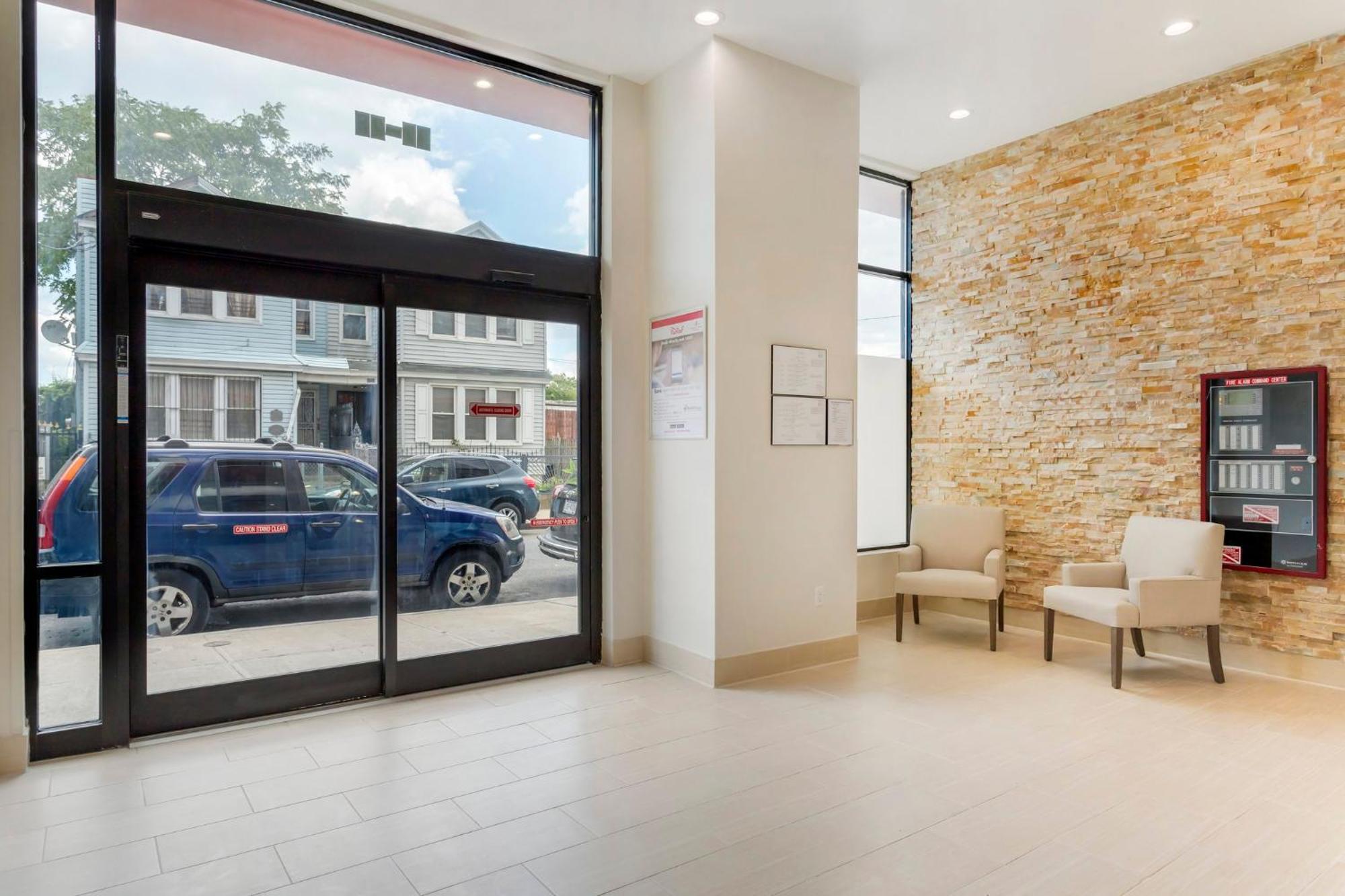 Red Roof Inn Plus Jamaica, Ny - Jfk Airport Ню Йорк Екстериор снимка